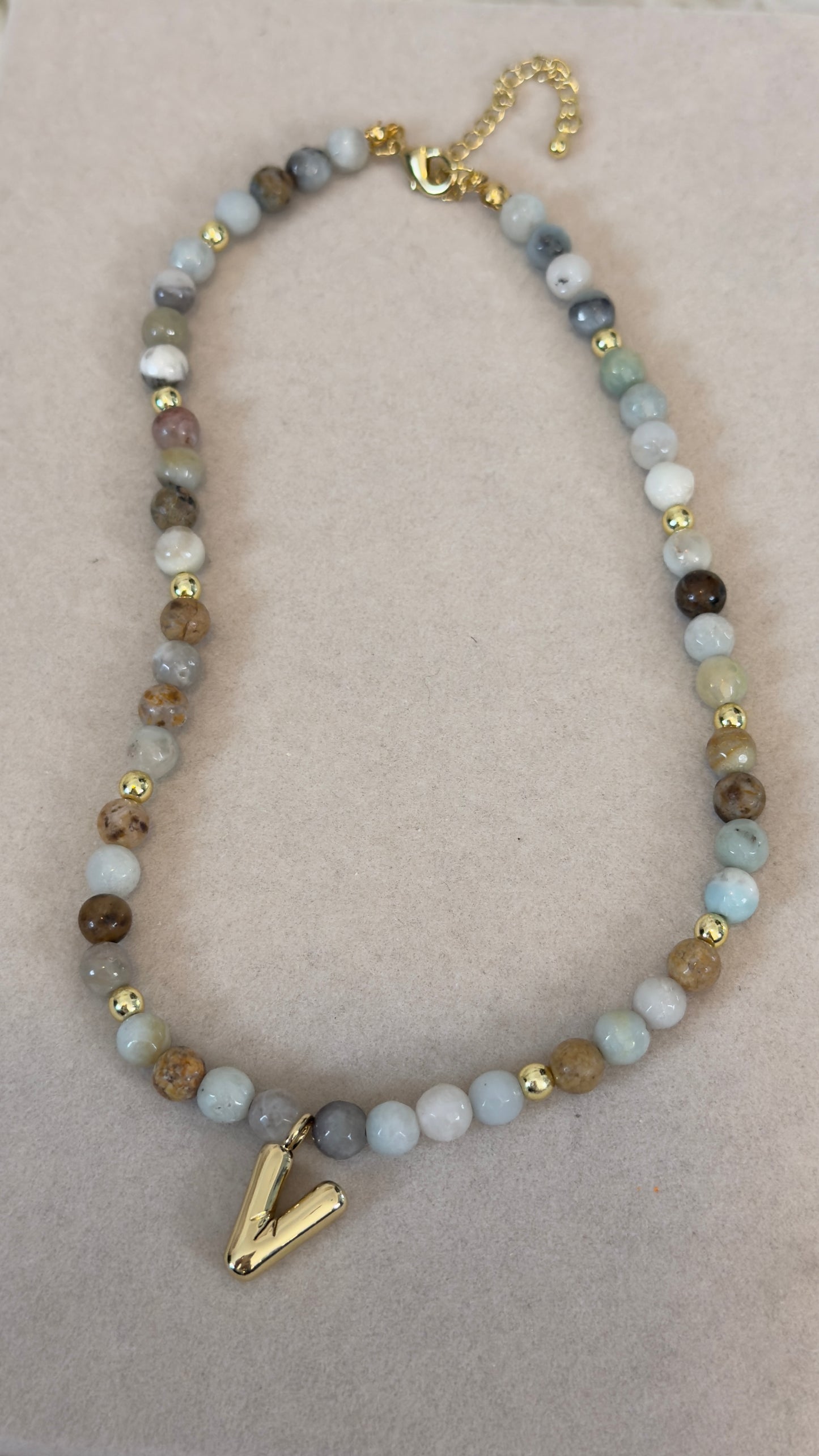 FULL VIBES CHOKER NECKLACE