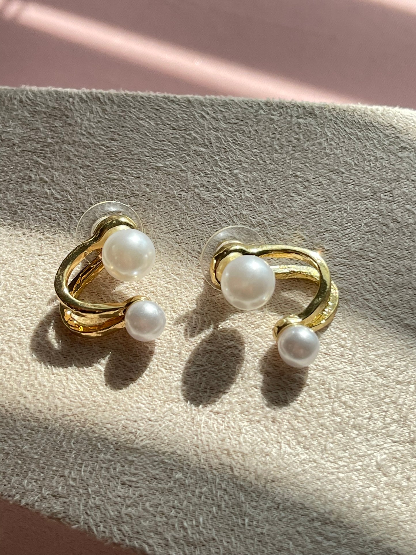 Doble Loop Pearl Earrings