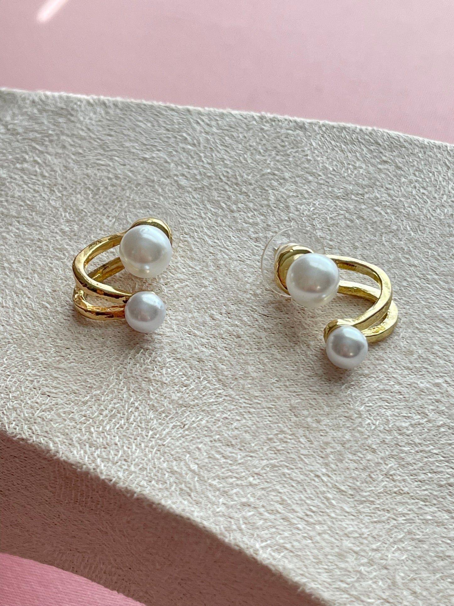 Doble Loop Pearl Earrings