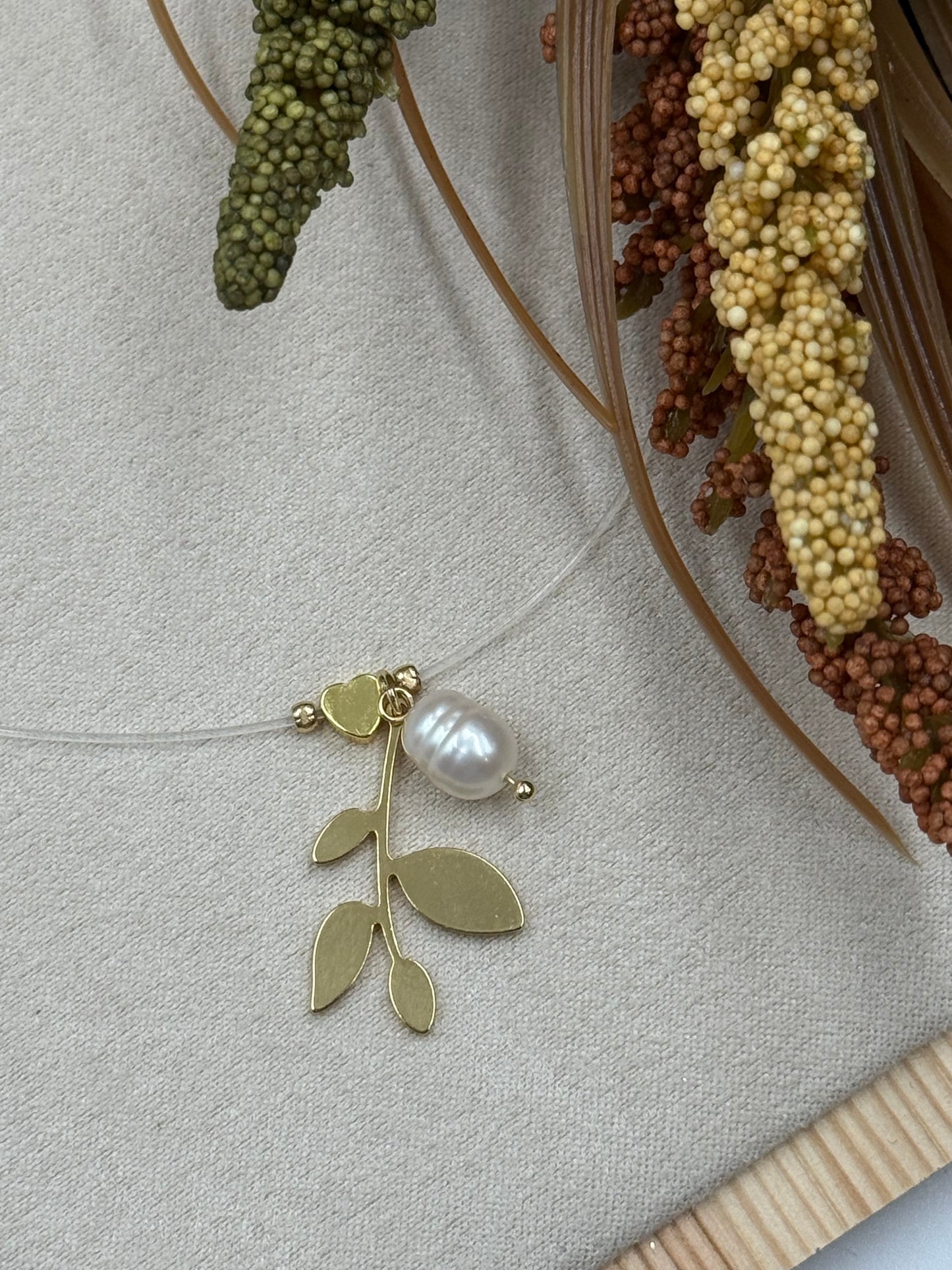Golden Leaf Invisible Choker