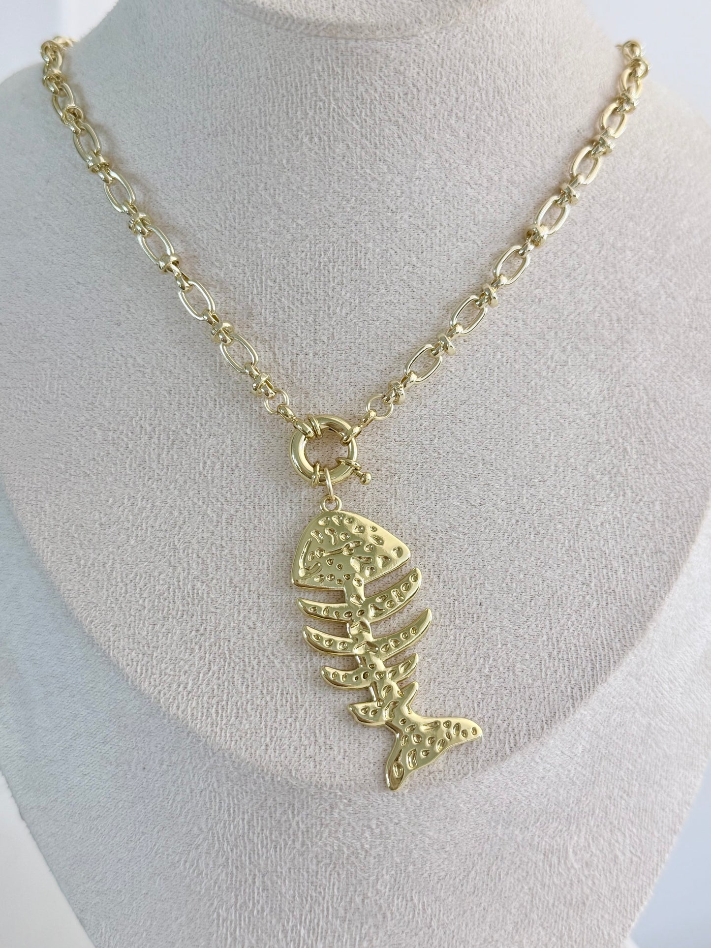 Maxi Fish Necklace
