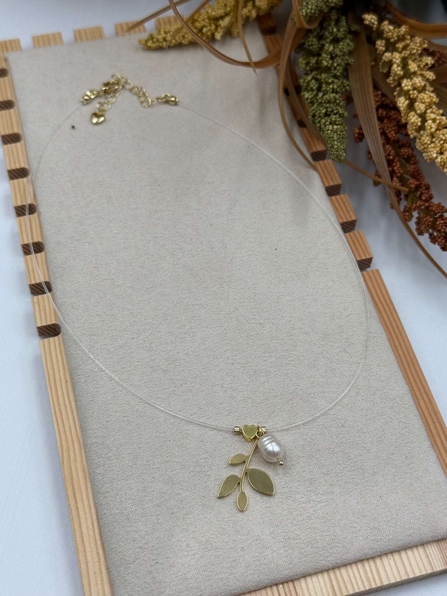 Golden Leaf Invisible Choker